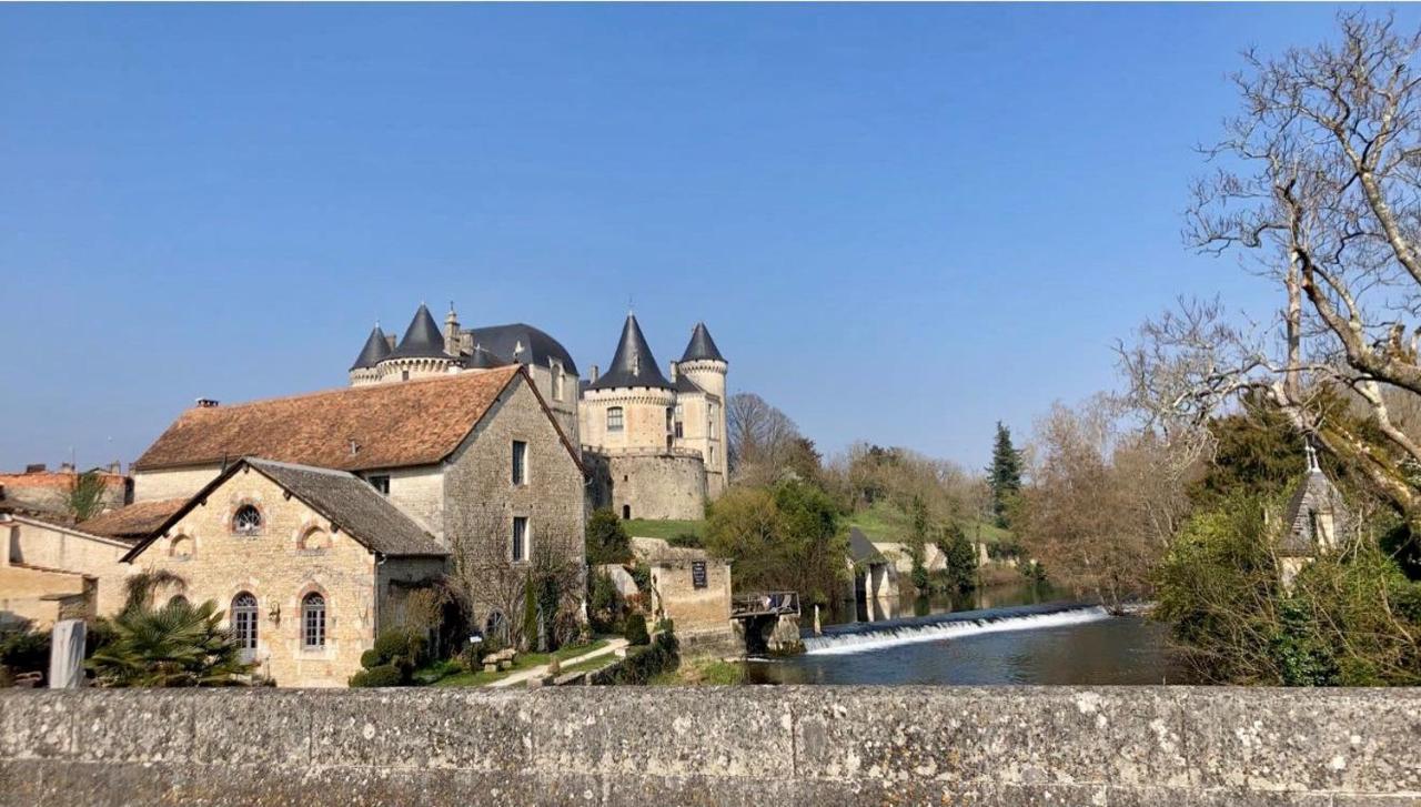 Villa Les Roches à Vanzay Extérieur photo