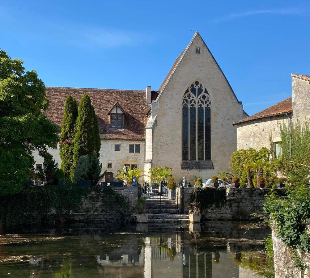 Villa Les Roches à Vanzay Extérieur photo