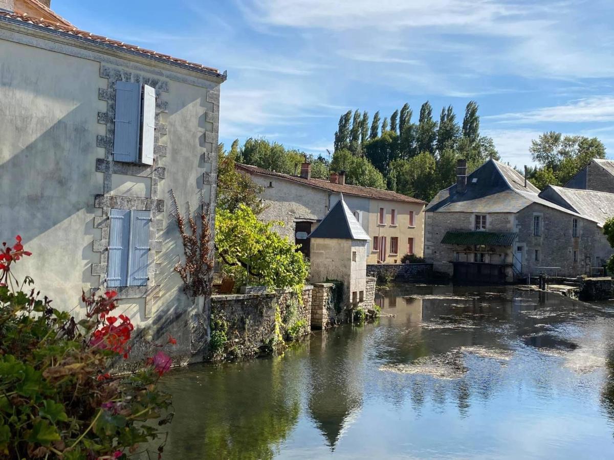 Villa Les Roches à Vanzay Extérieur photo